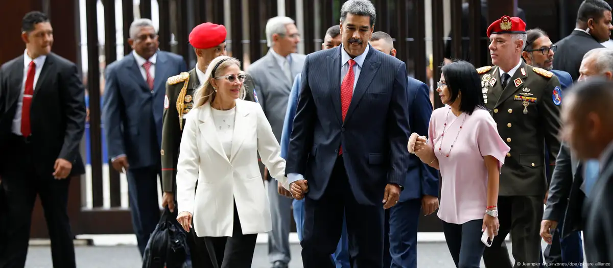Militares ignoram apelo da oposição e mantêm apoio a Maduro