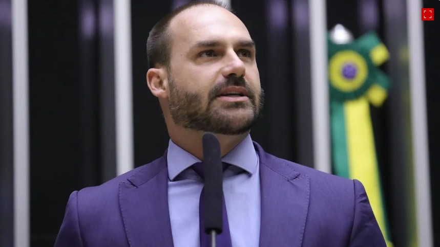 Eduardo Bolsonaro fica nos Estados Unidos