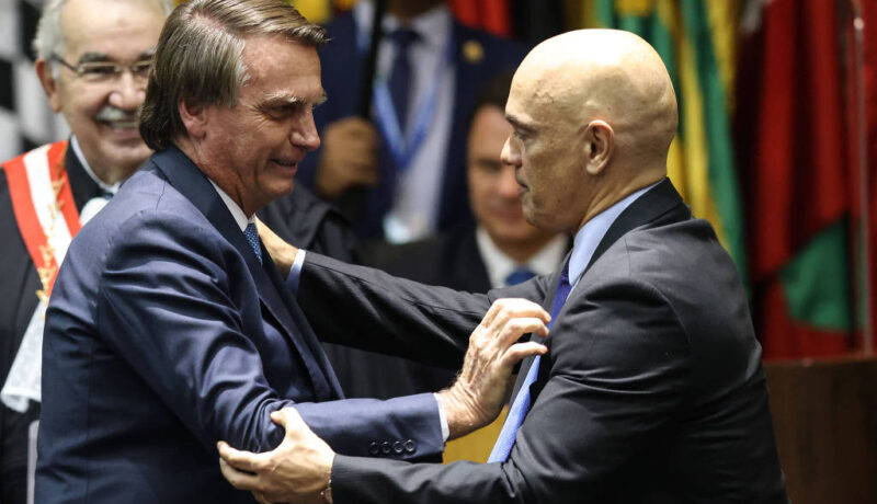Bolsonaro desafia Alexandre de Moraes para debate ao vivo em canal aberto