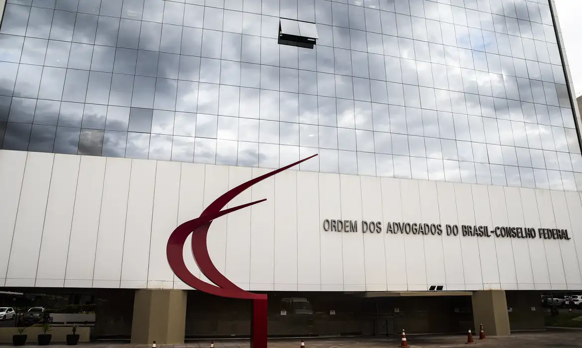 OAB cita “natureza perpétua” e pede fim de inquérito das fake news