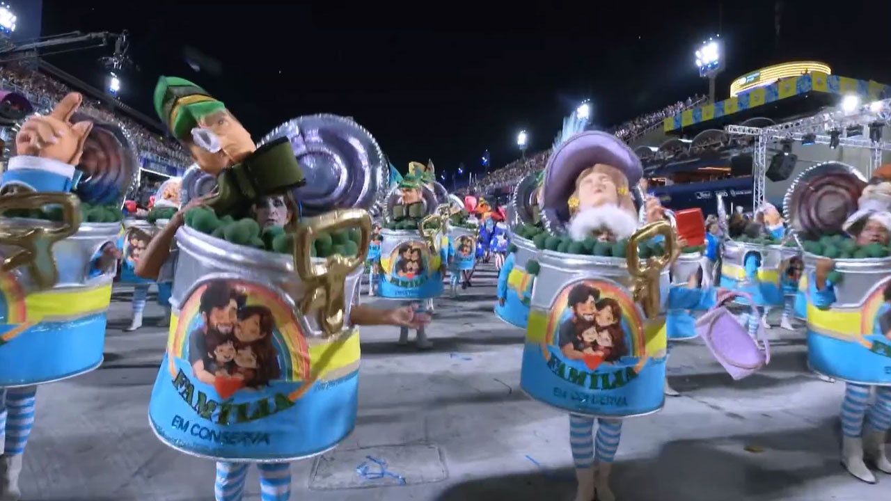 Homenagem a Lula tem ‘evangélicos em lata’, deboche a conservadores e à família