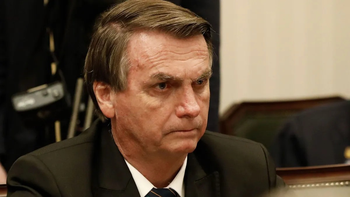 Bolsonaro tem melhora clínica, mas segue em UTI sem previsão de alta