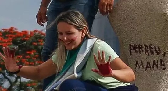 Dosimetria: Moraes nega benefício a Débora do Batom