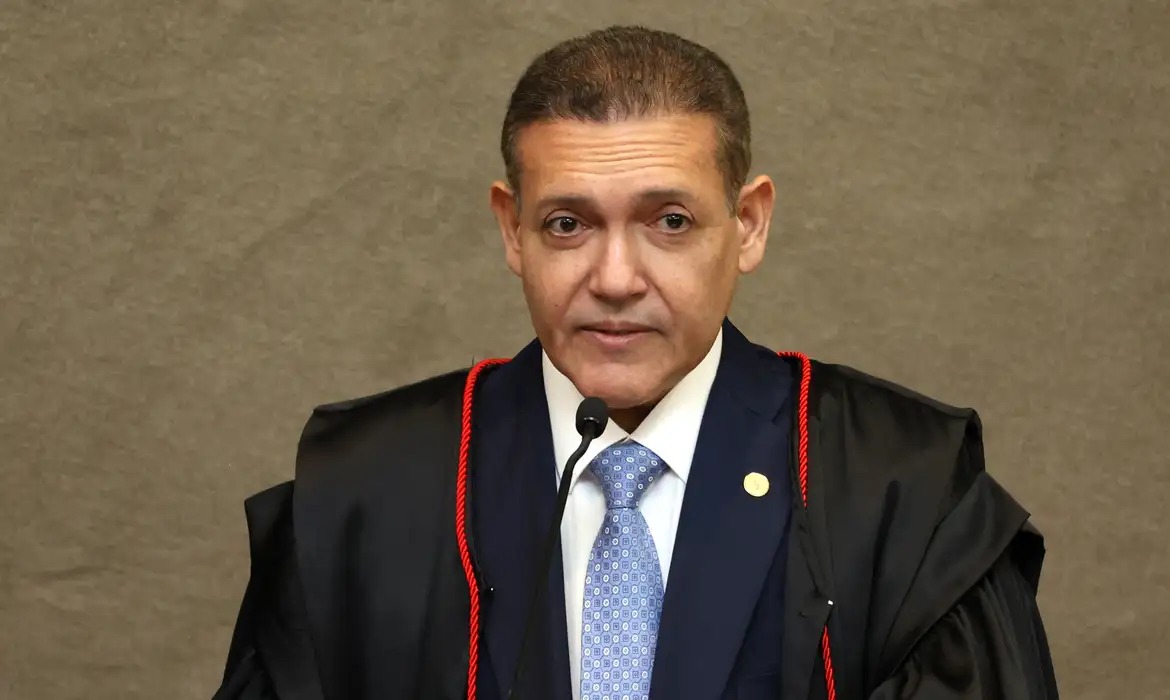 Ministro do STF pede parecer da PGR sobre revisão da condenação de Bolsonaro