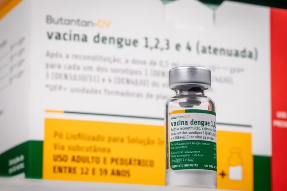 Após duas mortes, Ministério da Saúde suspende vacinação contra dengue