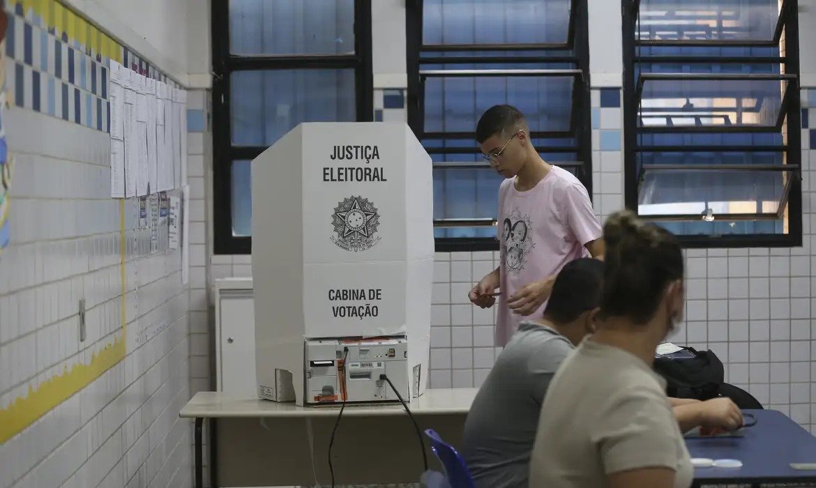 Seis estados e o DF terão segundo turno para governador